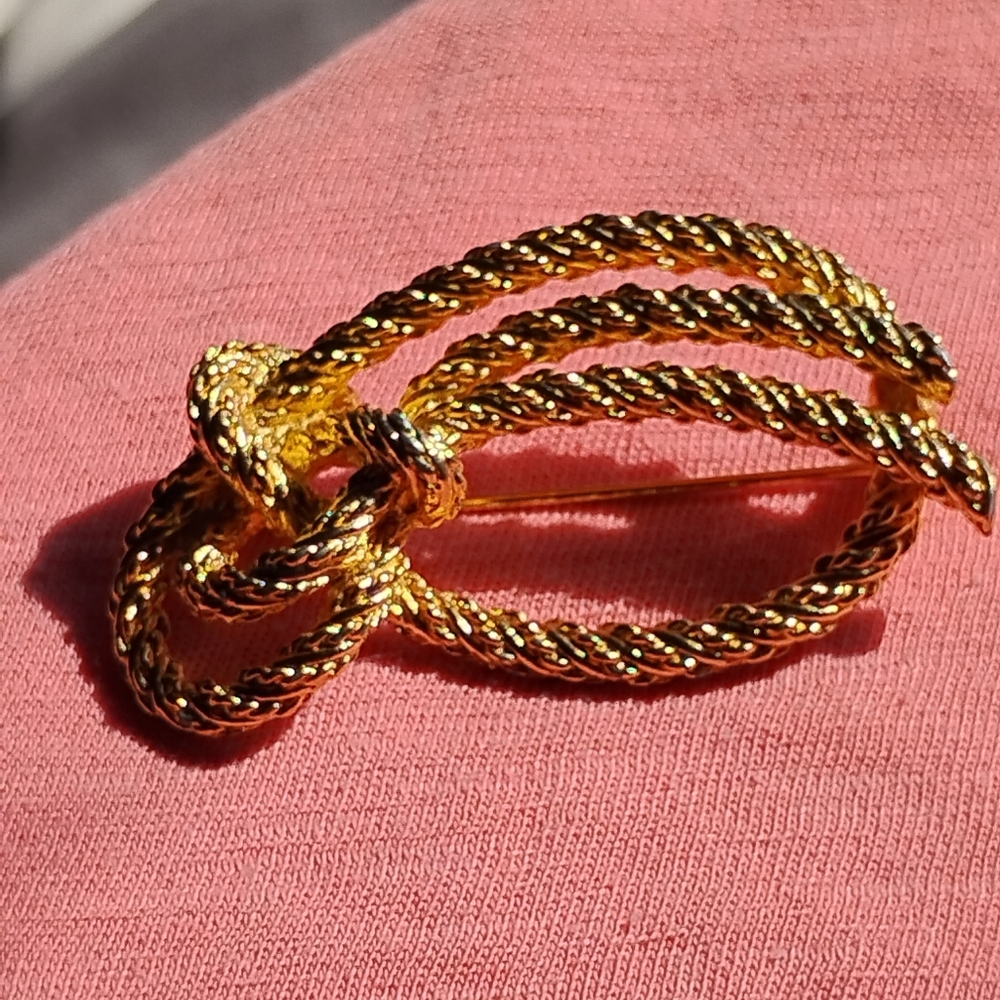 Christian Dior Vintage Elegant Gold Plated Knot Brooch.Authintic - Picture 4 of 16